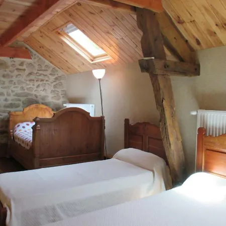 Holiday home Grande Maison En Pierres Avec Jardin Clos, Proche Des Stations Thermales Et Des Volcans D'auvergne - Fr-1-489-198 *