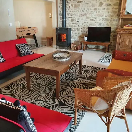 Holiday home Grande Maison En Pierres Avec Jardin Clos, Proche Des Stations Thermales Et Des Volcans D'auvergne - Fr-1-489-198