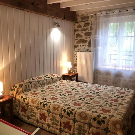 Holiday home Grande Maison En Pierres Avec Jardin Clos, Proche Des Stations Thermales Et Des Volcans D'auvergne - Fr-1-489-198 *