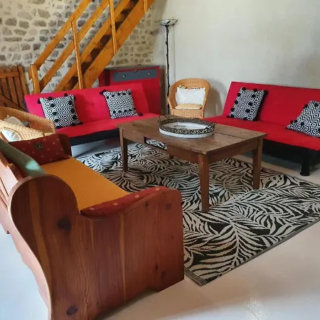 Holiday home Grande Maison En Pierres Avec Jardin Clos, Proche Des Stations Thermales Et Des Volcans D'auvergne - Fr-1-489-198